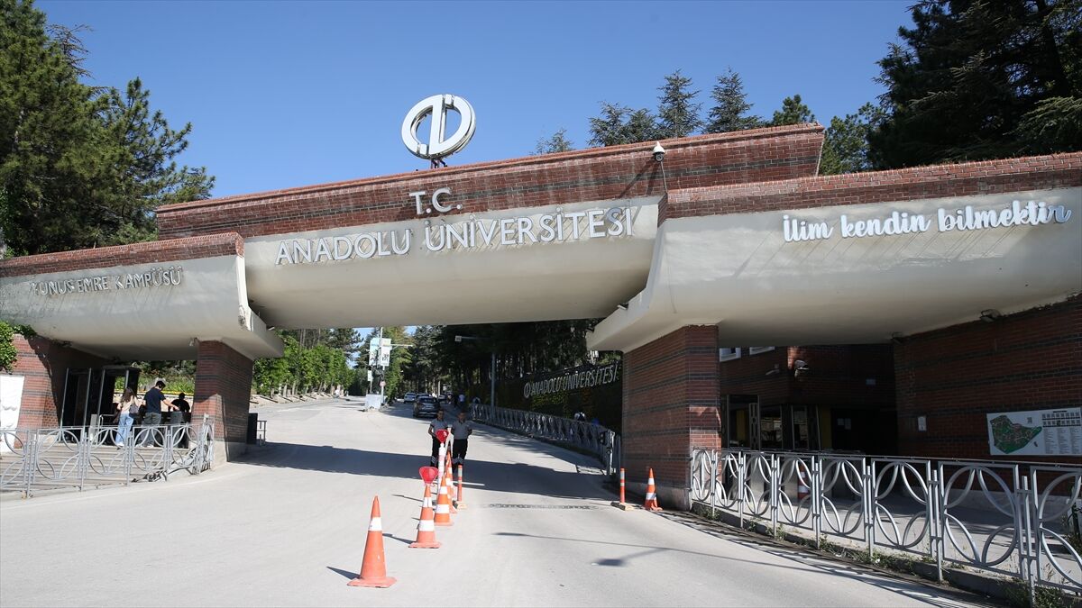 Anadolu Üniversitesi öğrenci affından yararlanacaklara farklı eğitim seçenekleri sunuyor
