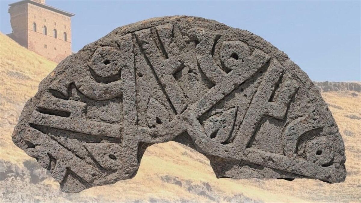 Ani Ören Yeri'nde 'Hz. Muhammed' isminin yer aldığı Selçuklu taşı bulundu