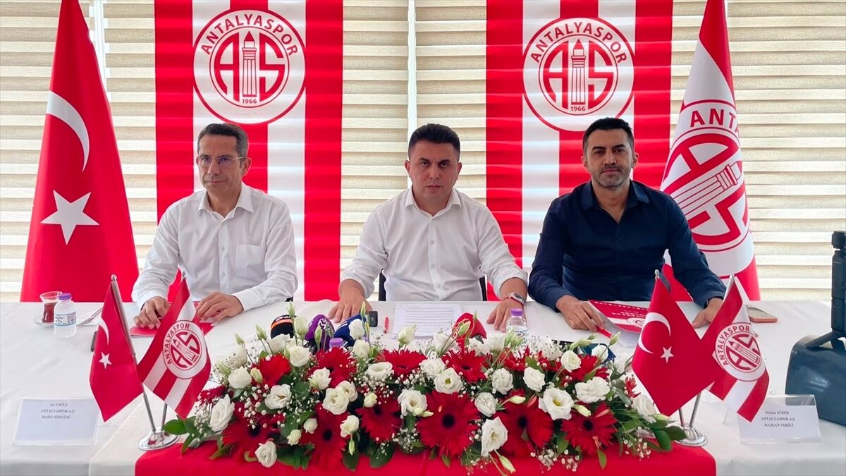 Antalyaspor Başkanı Ergün: Transfer yasağındaki 16 dosyanın 9'u kapatıldı, 4'üyle anlaşıldı