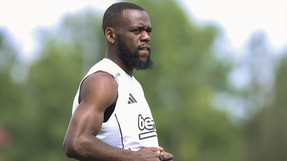 Beşiktaş, orta saha oyuncusu Jean Onana ile yollarını ayırdı
