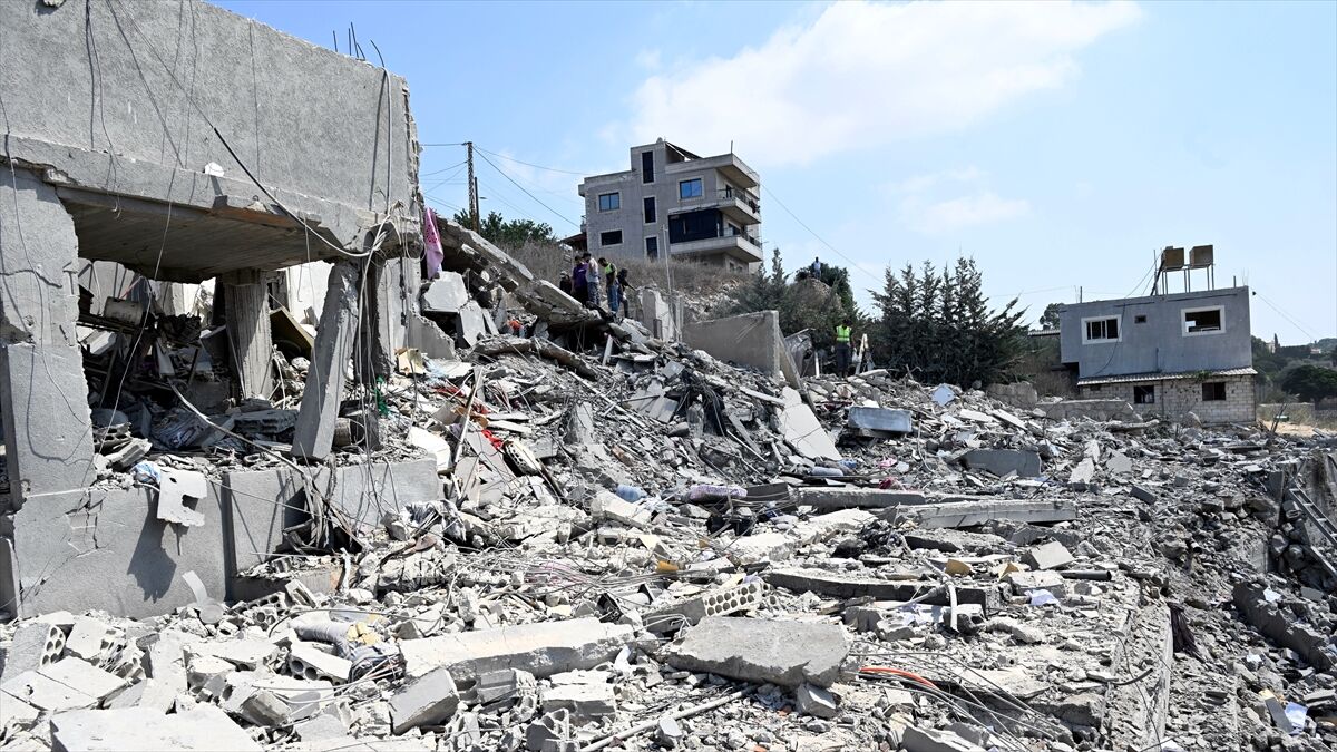 BM: İsrail 3 günde Lübnan'da 9 hava saldırısı, 265 füze atışı gerçekleştirdi