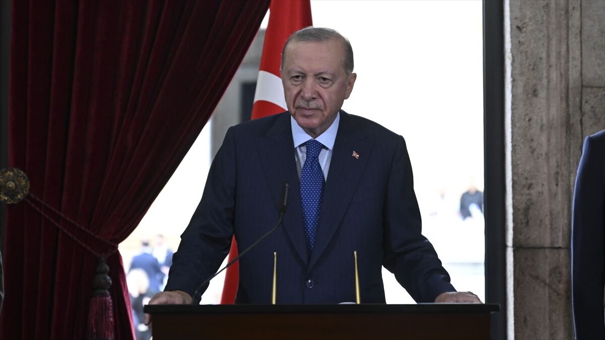Cumhurbaşkanı Erdoğan: Milletimizin istiklaline kararlılıkla sahip çıkıyoruz
