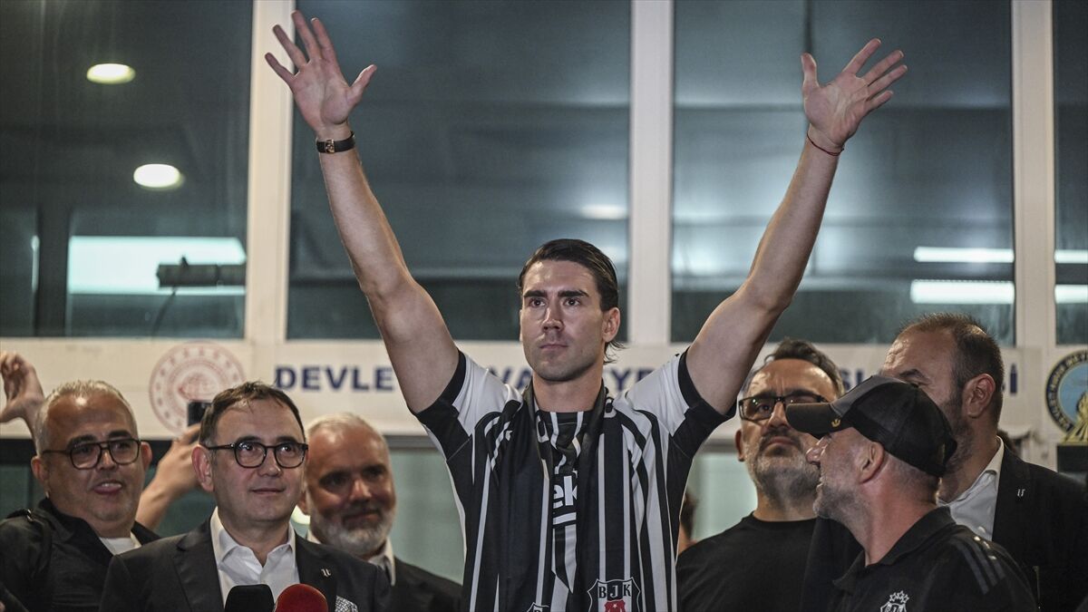 Dusan Vlahovic, Beşiktaş tarihinin üçüncü Sırp futbolcusu oldu