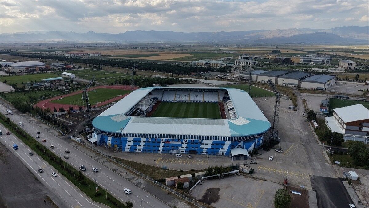 Erzurumspor taraftarı 3 sezon sonra statlarındaki tüm tribünlerde yerini alacak
