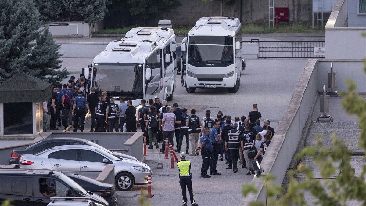 Etimesgut Belediye Başkanı Beşikçioğlu'nun da aralarında bulunduğu 40 şüpheli tutuklandı