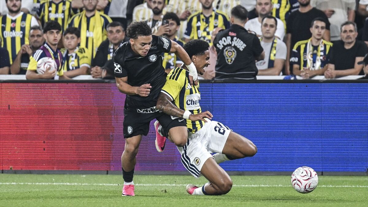 Fenerbahçeli futbolcu Oosterwolde'nin arka adale tendonunda kısmi yırtık tespit edildi
