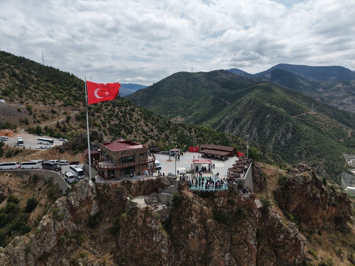 Gümüşhane'deki cam seyir terası 67 bin 786 ziyaretçi ağırladı