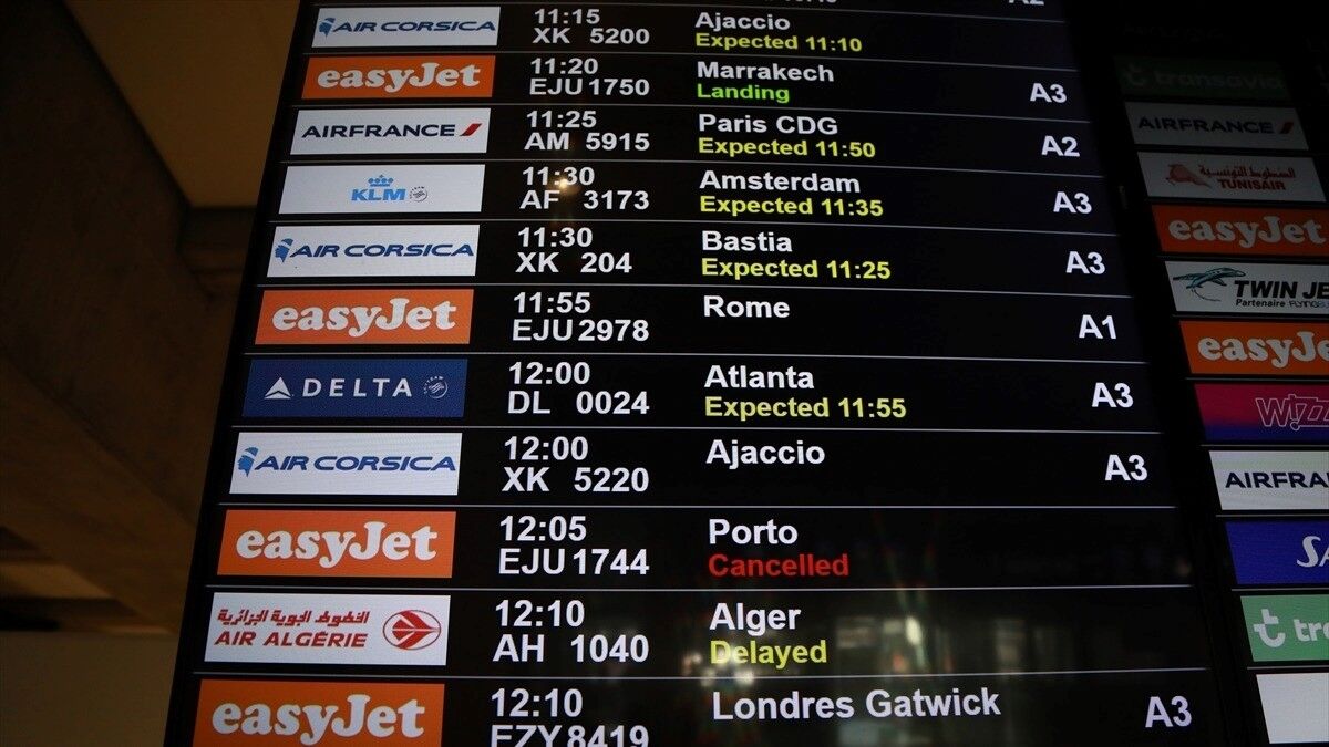 Hava yolu şirketi EasyJet'in Fransa'daki kabin çalışanları greve gitti