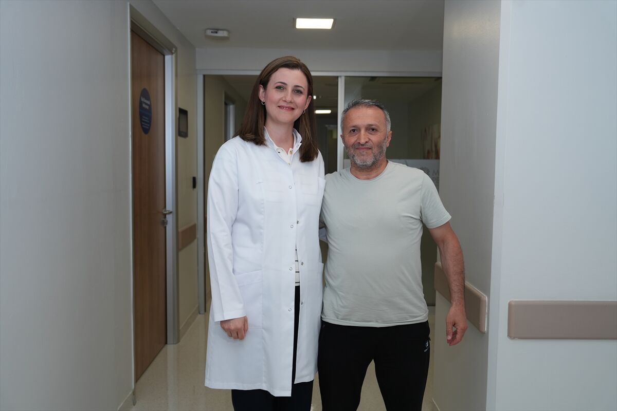 İki kez felç geçiren hasta rehabilitasyonla yeniden yürüdü