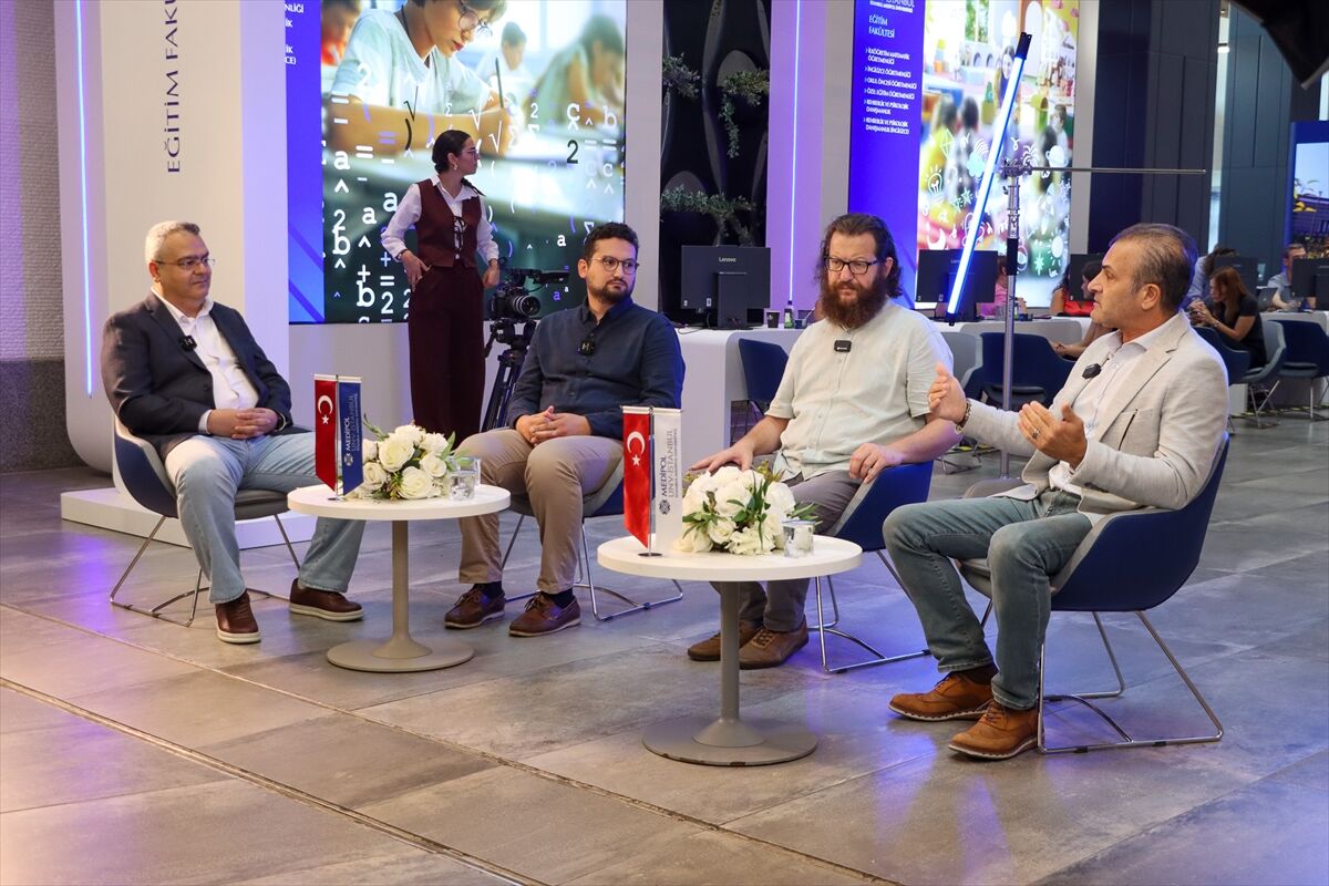 İstanbul Medipol Üniversitesi 'Bilim Kafe' etkinliğinde yapay zekayı masaya yatırdı