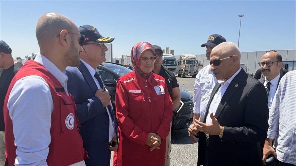 Kızılay Genel Başkanı Yılmaz, Gazze'ye gönderilecek yardımların ulaştığı Mısır'ın El-Ariş Limanını ziyaret etti