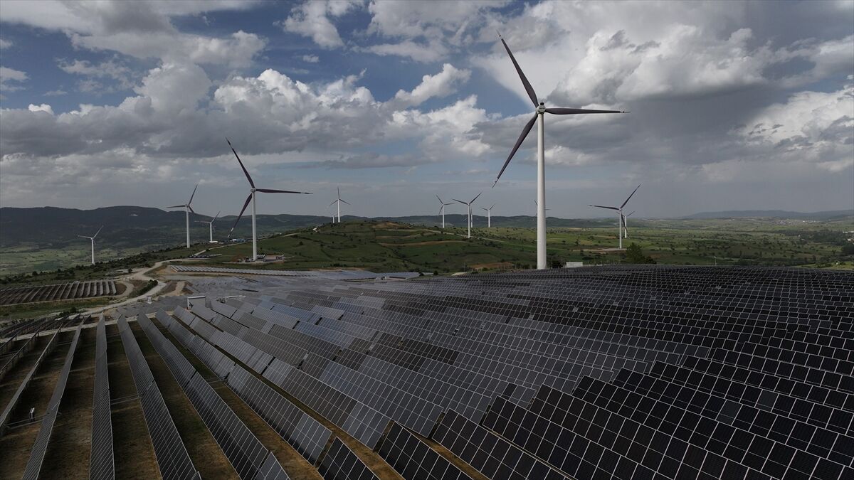 Küresel temiz enerji teknolojileri pazarı 1,1 trilyon doları aştı