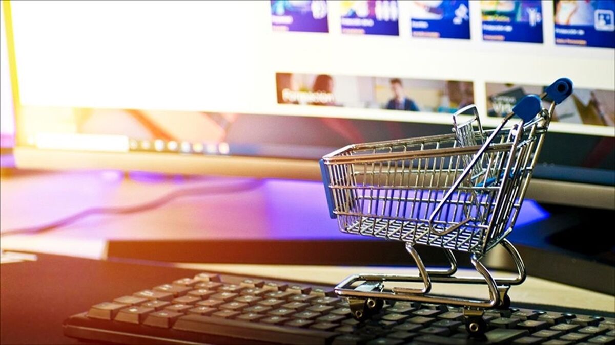 Okula dönüş alışverişleriyle aylık e-ticaret hacminin 400 milyar lirayı aşması bekleniyor