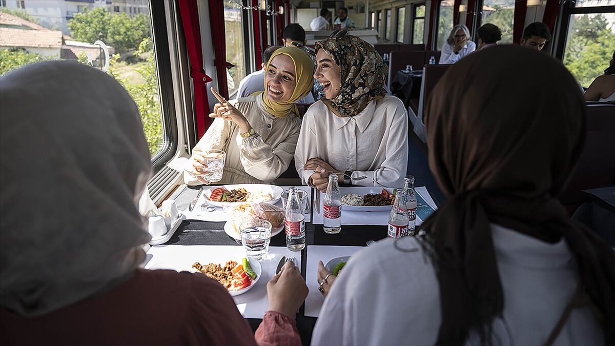 TCDD Taşımacılık AŞ 7 ana hat treninin yemekli vagonlarının işletme hakkı için ihale düzenleyecek