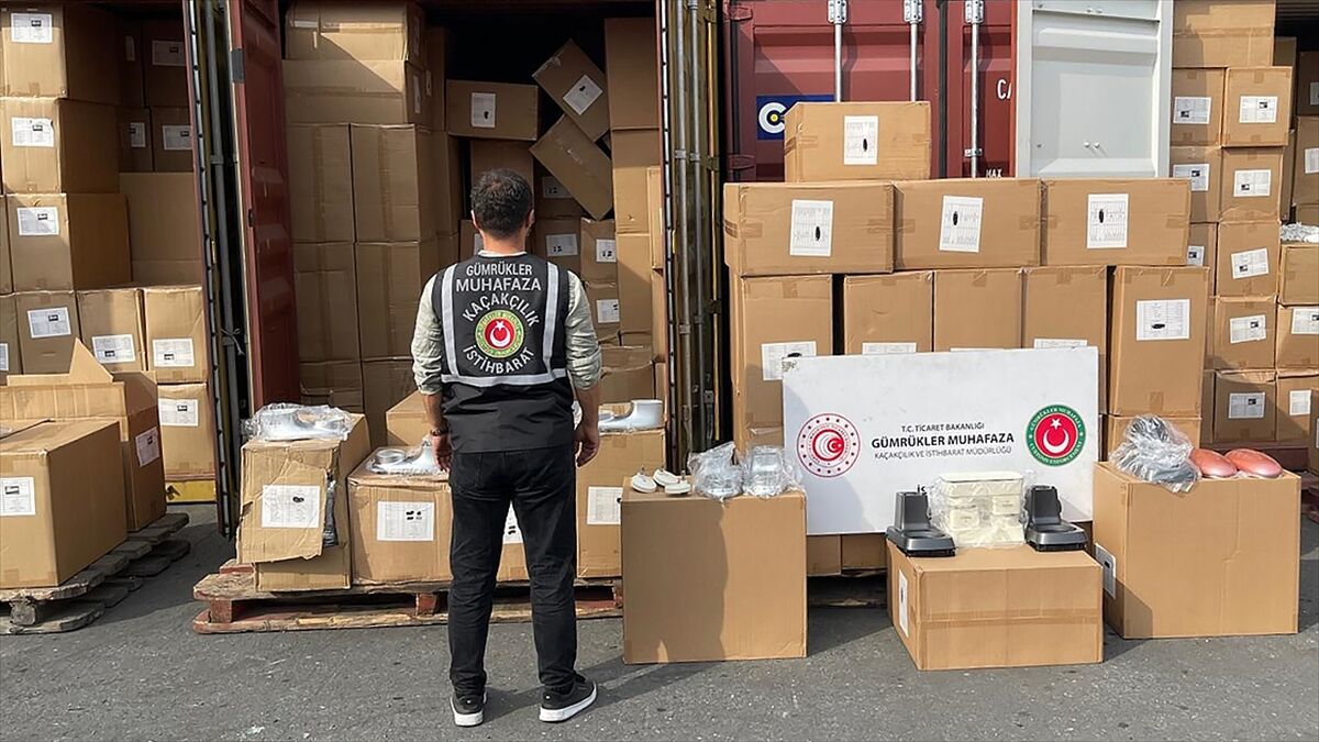 Ticaret Bakanlığı ekipleri 7 ayda 71,9 milyar liralık kaçak eşyaya geçit vermedi