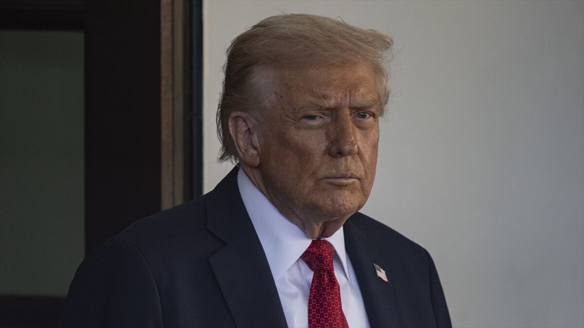 Trump, Kanada'ya yönelik otomobil ve kamyon tarifelerinin yüzde 50'ye yükseltileceğini açıkladı