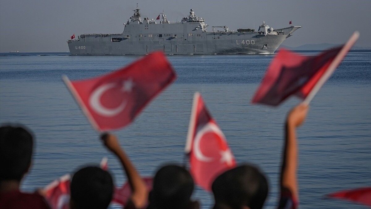 Türk donanmasının seçkin platformları 'TEKNOFEST Mavi Vatan' öncesi Yalova'da selamlama geçişi yaptı