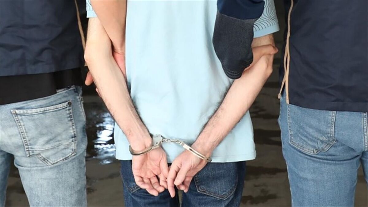Uluslararası ve ulusal düzeyde aranan 60 suçlu Türkiye'ye iade edildi