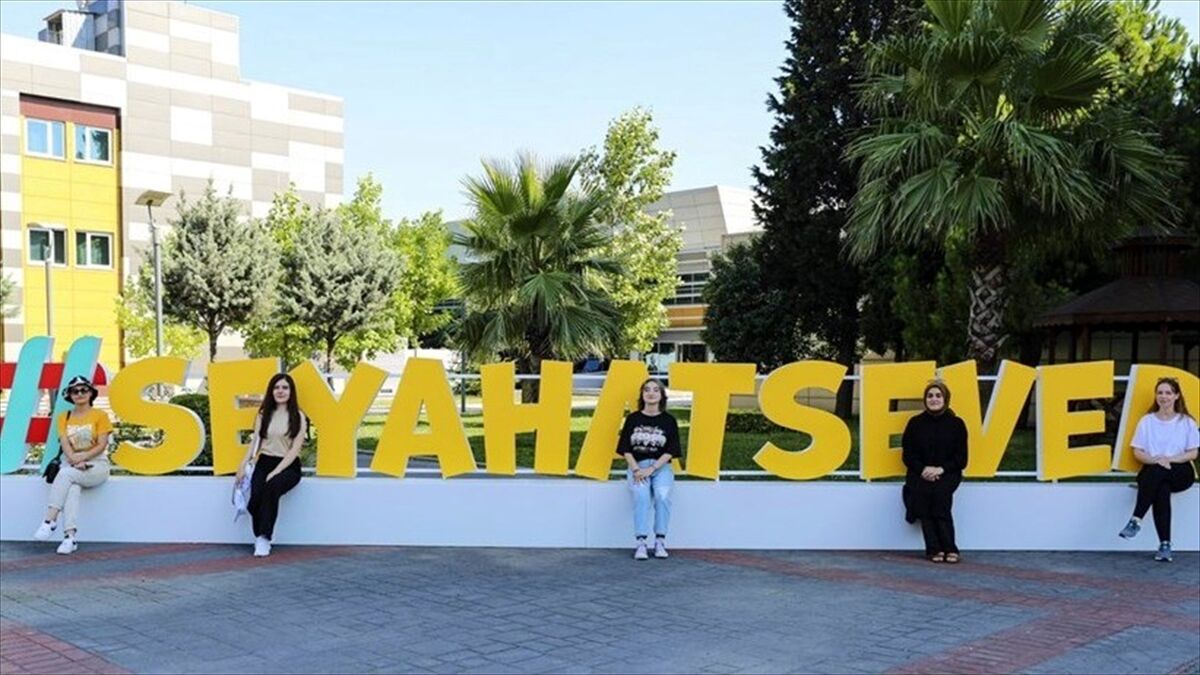 628 bin 'seyahatsever genç', yurtlarda ücretsiz konakladı