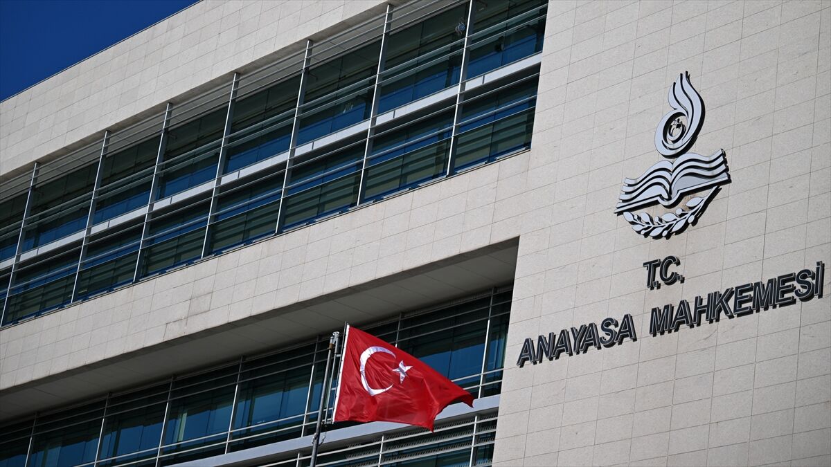 AYM, Yeni Partinin isminin hükümsüz sayılması talebinde partiye savunma için 1 ay süre verdi