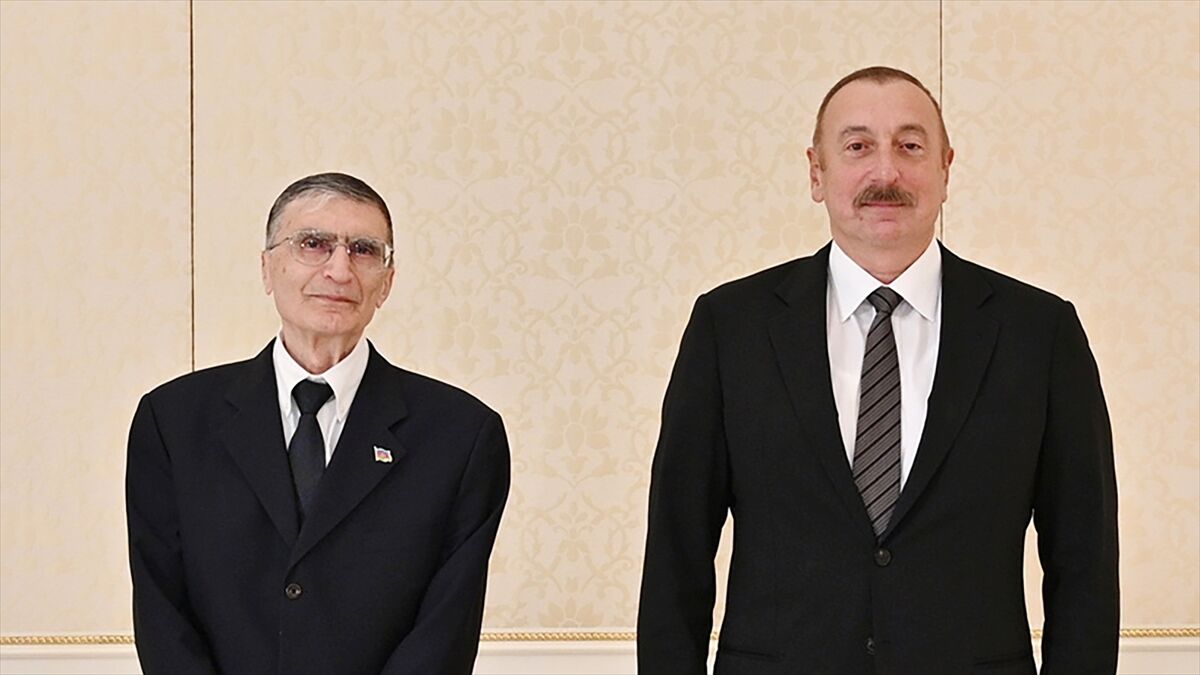 Azerbaycan Cumhurbaşkanı Aliyev, Nobel ödüllü Türk bilim insanı Sancar'ı 'Şöhret' nişanıyla ödüllendirdi