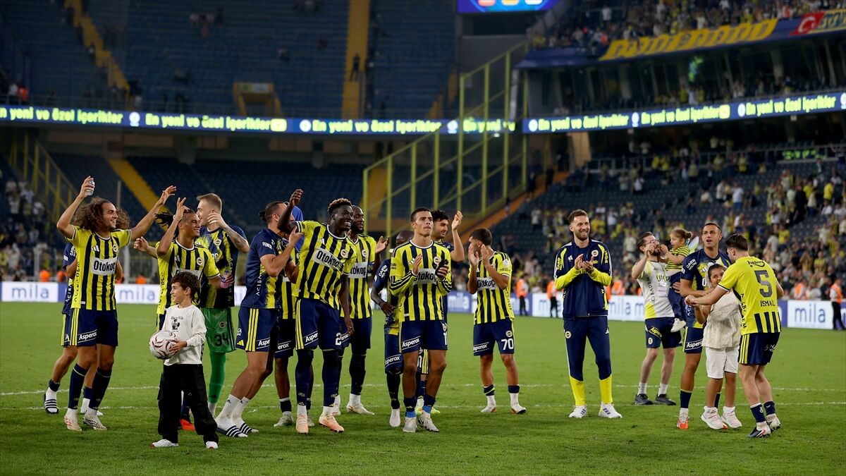 Fenerbahçe evinde Eyüpspor'u farklı yendi