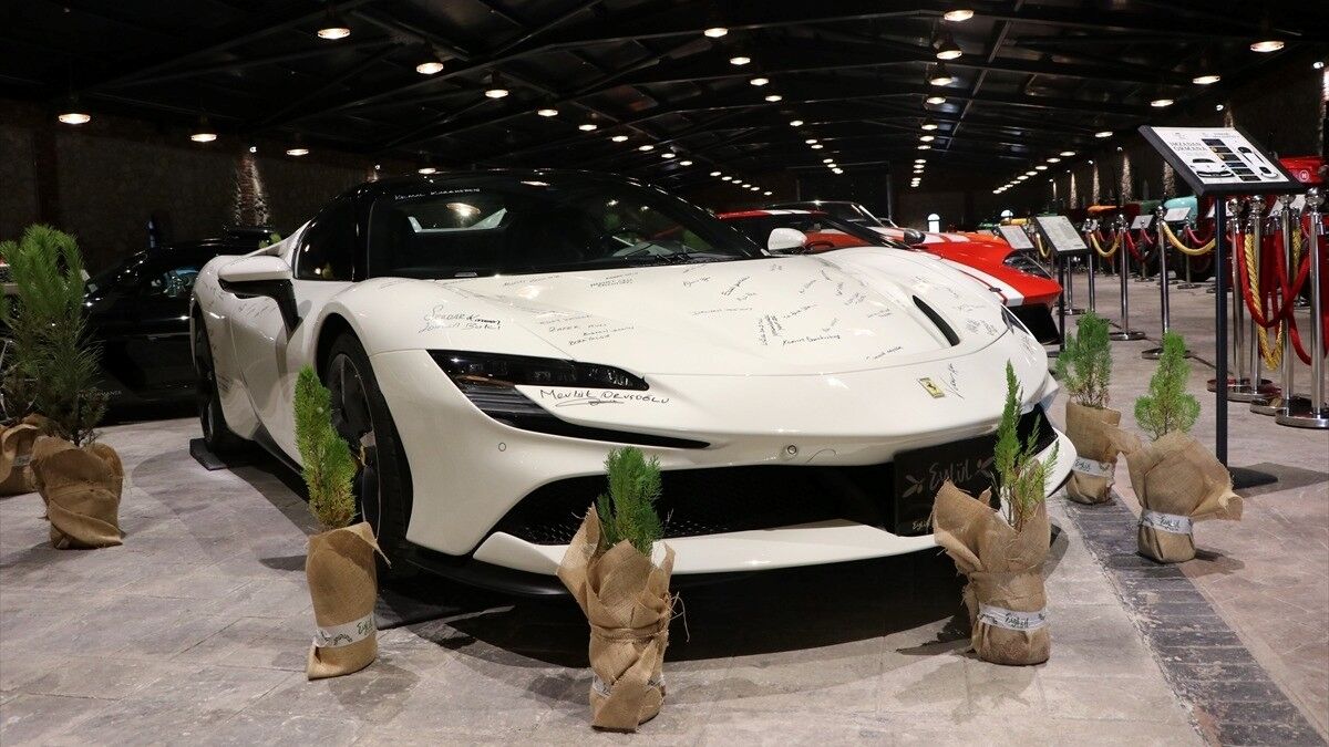 Ferrari'ye atılan imzalar 10 bin fidana dönüştü