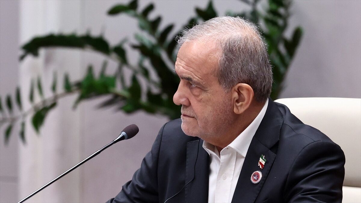 İran Cumhurbaşkanı Pezeşkiyan: Yakıt tasarrufu kapsamında devlete ait konferans salonları kapatılacak