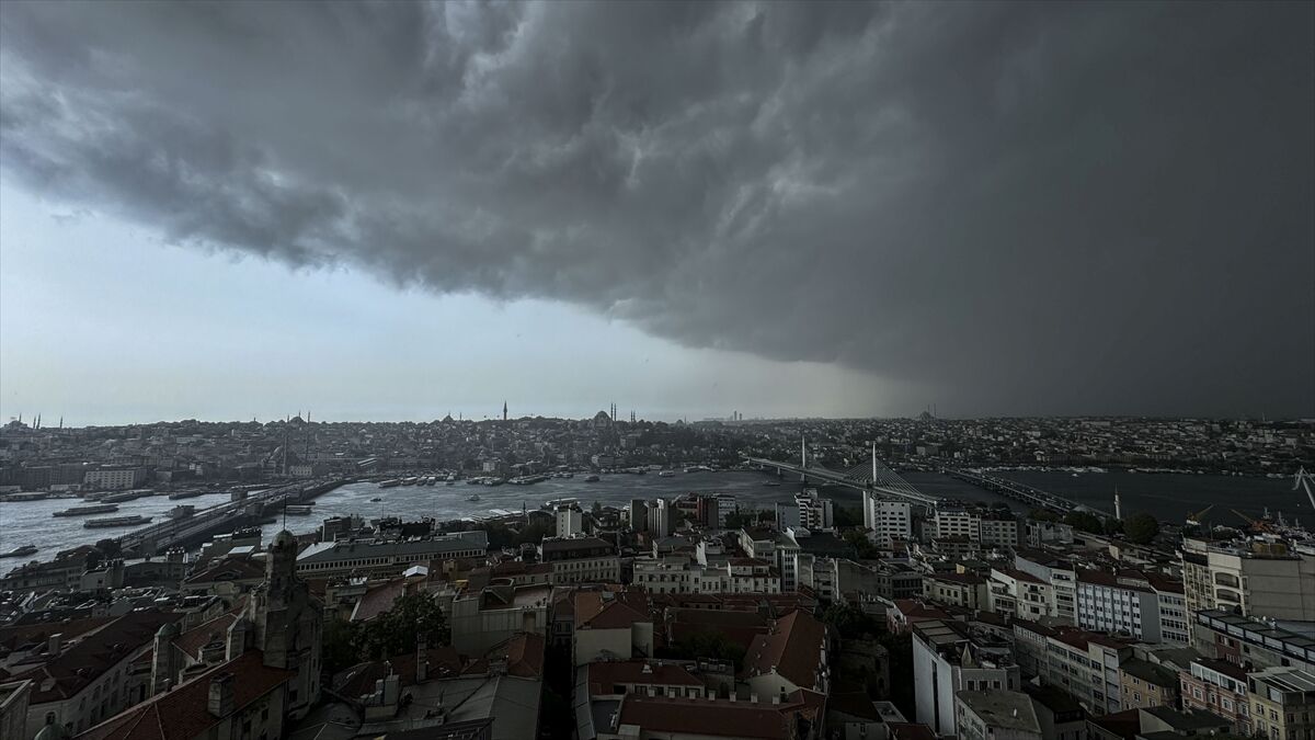 İstanbul için kuvvetli yağış ve fırtına uyarısı
