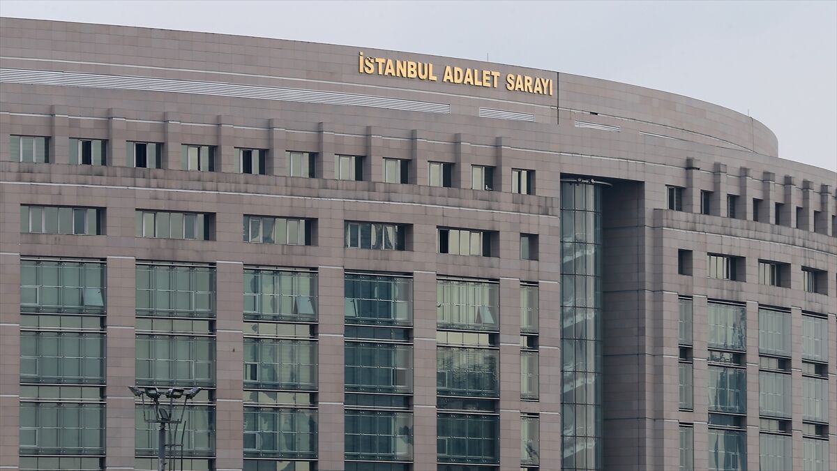 İstanbul merkezli 'usulsüz vatandaşlık' operasyonunda yakalanan 52 şüpheliye tutuklama talebi