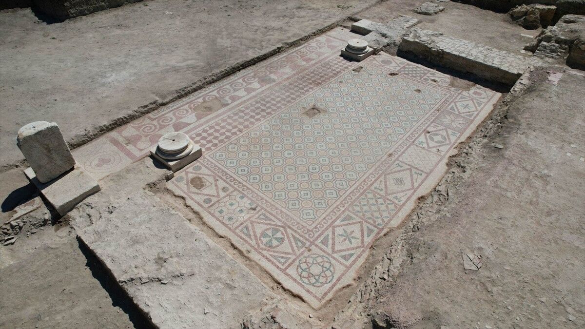 Kastamonu Pompeiopolis Antik Kenti'nde 105 metrekarelik zemin mozaikleri açığa çıkarıldı