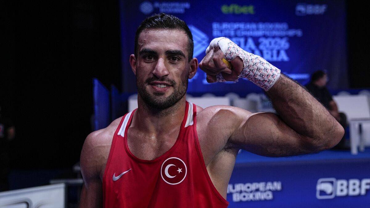 Milli boksör Emrah Yaşar, Avrupa Şampiyonası'nda finale yükseldi