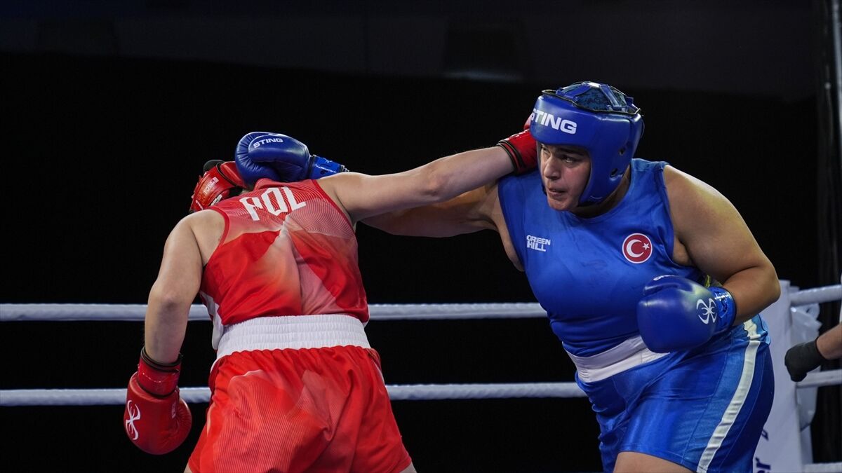 Milli boksör Havvanur Kethüda, Avrupa Şampiyonası'nda nakavtla finale yükseldi