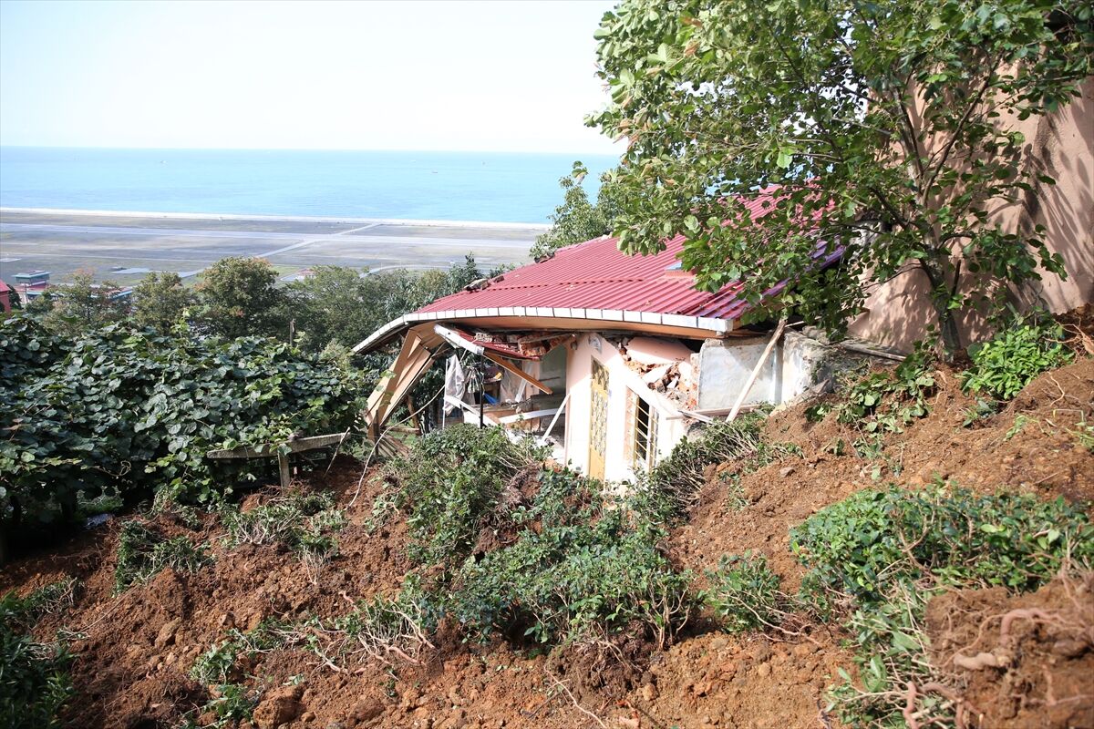 Rize Valisi Baydaş, taşkın ve heyelan yaşanan Pazar'da incelemelerde bulundu