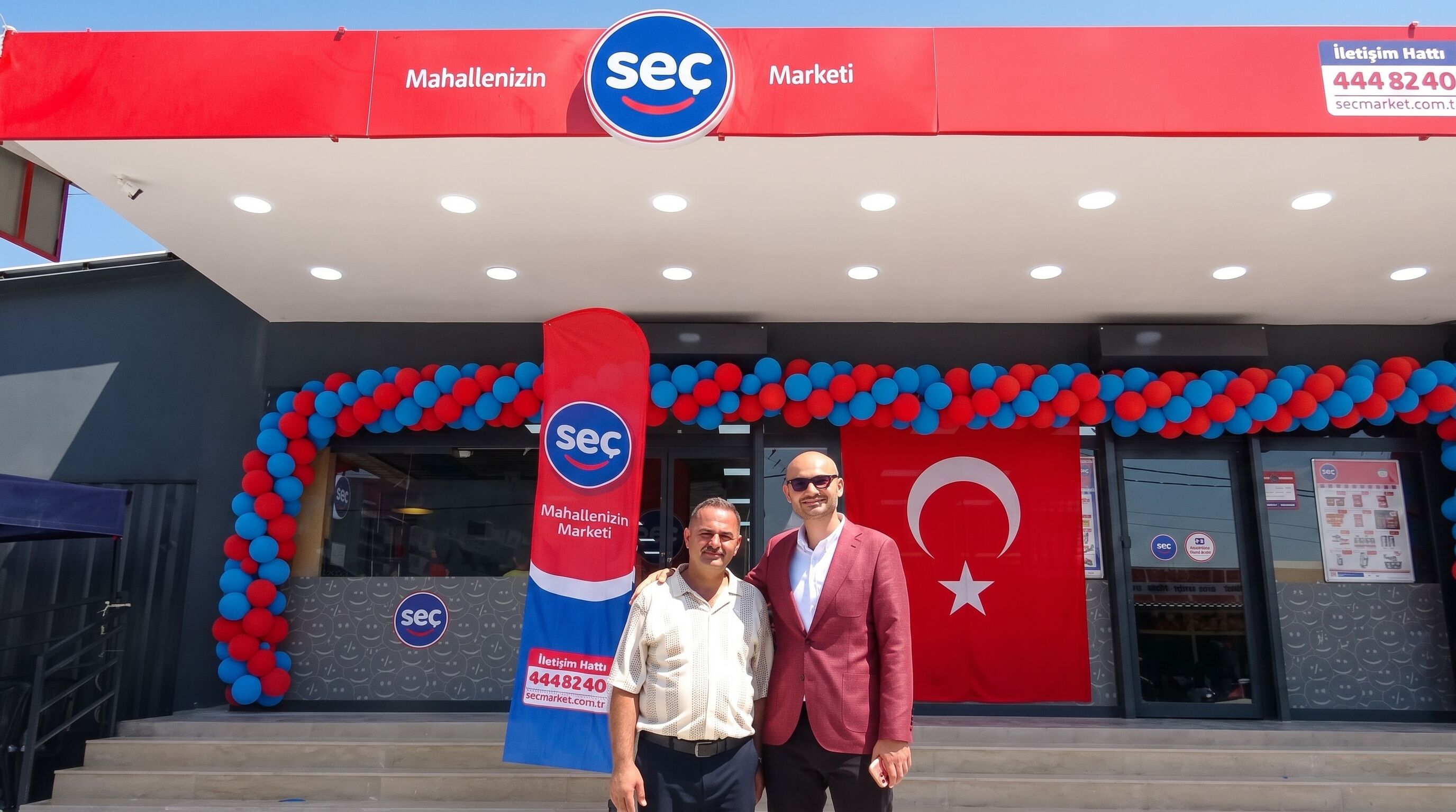 Seç Market depremde bakkalını kaybeden Hataylı esnafa destek oldu