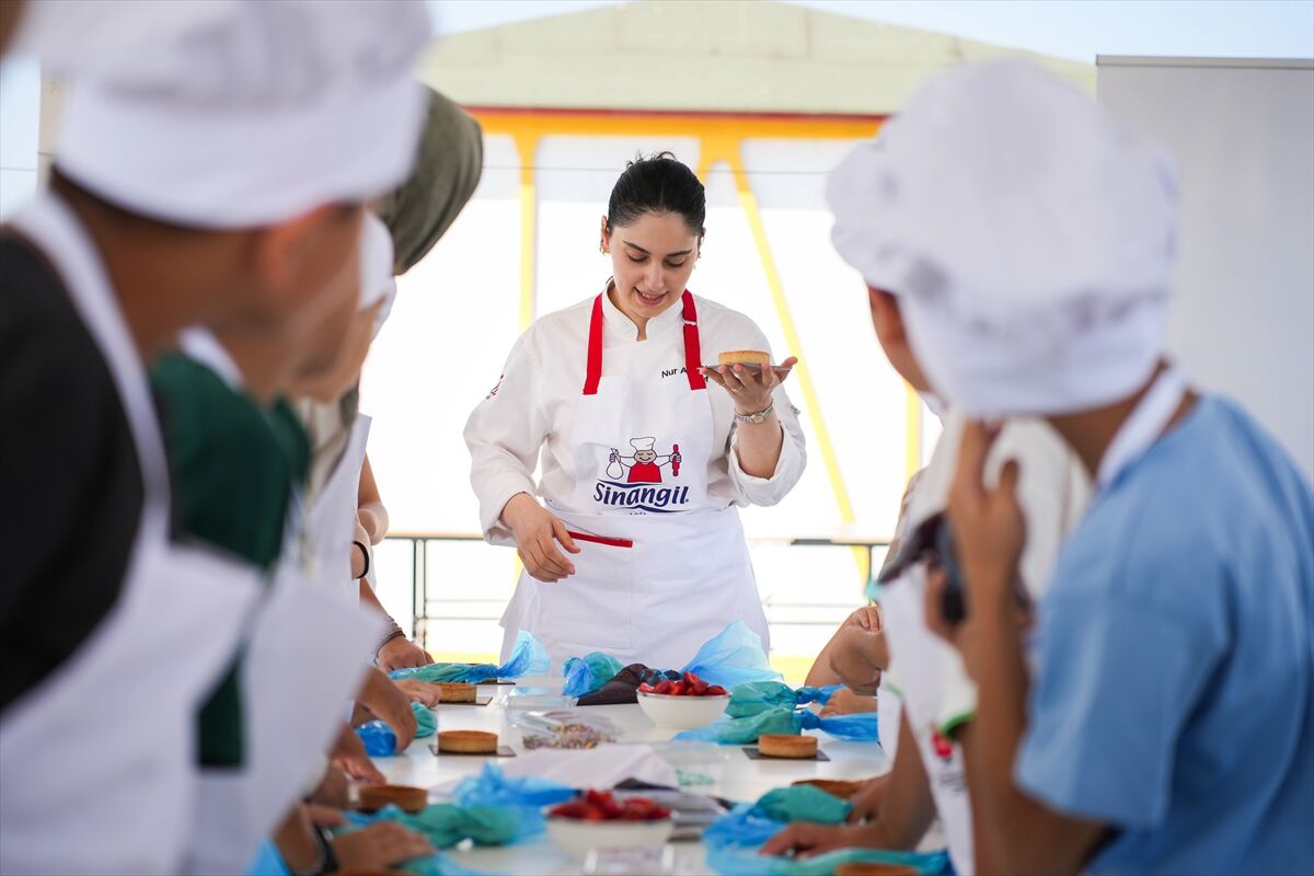 Sinangil ve Kalben Derneği çocukları pastacılık atölyesinde buluşturdu