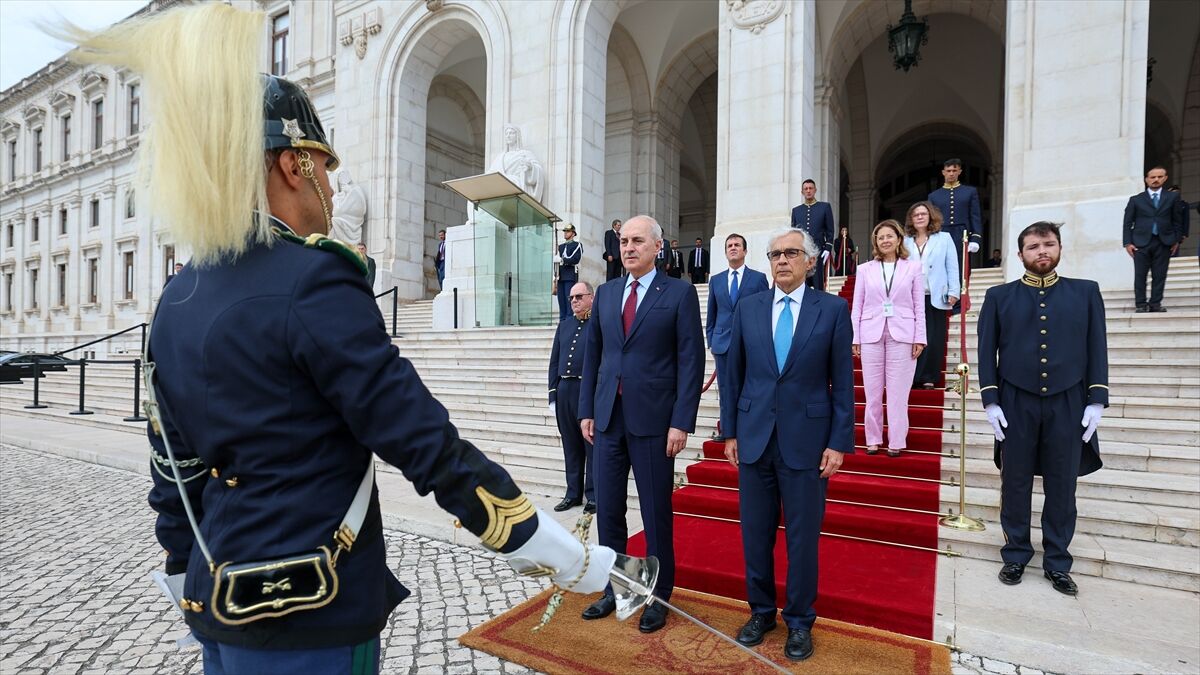 TBMM Başkanı Kurtulmuş, Portekiz'de mevkidaşı Aguiar-Branco tarafından resmi törenle karşılandı