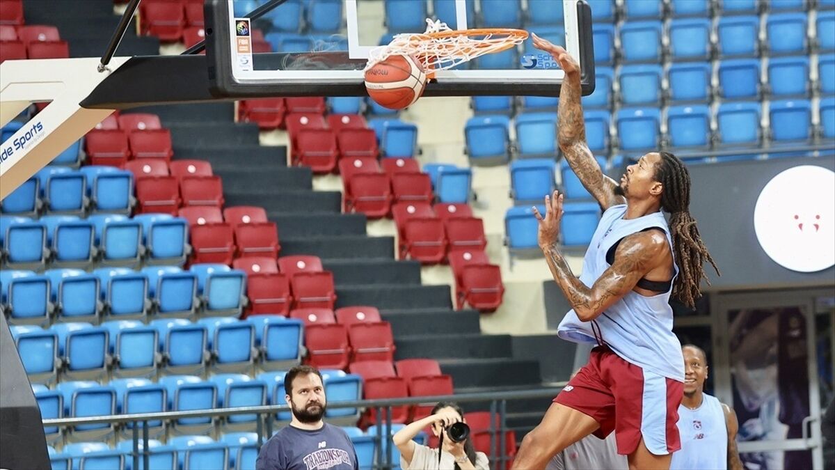Trabzonspor basketbolda 2 kulvarda başarı hedefliyor