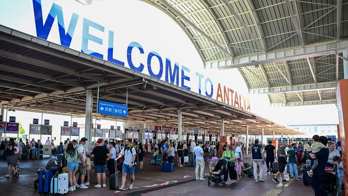 Türkiye'ye 8 ayda en fazla yabancı ziyaretçi Rusya ve Almanya'dan geldi