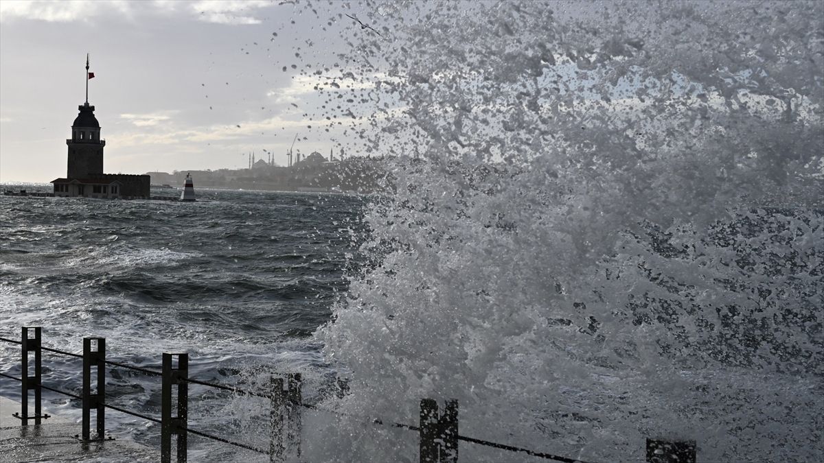 AKOM'dan İstanbul için kuvvetli fırtına ve sağanak uyarısı