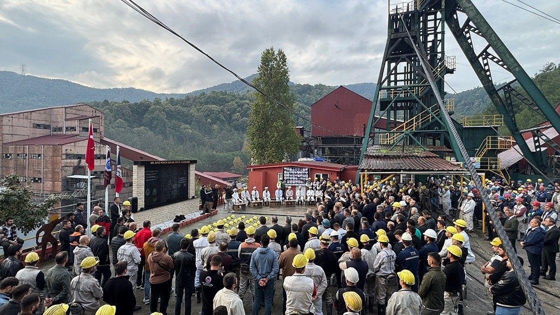 Amasra'daki patlamada hayatını kaybeden 43 madenci anıldı