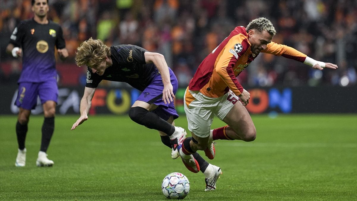 Barcelona'ya 4-1 yenilen Galatasaray, 'Devler Ligi'nde puanla tanışamadı