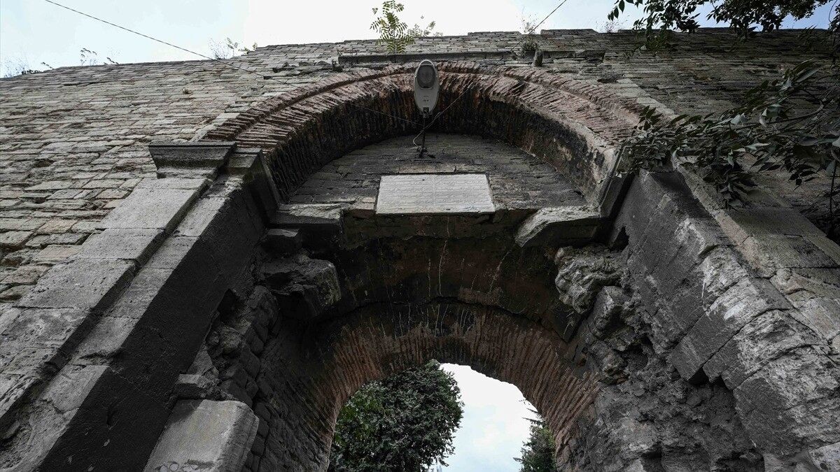 Bizans ve Osmanlı'nın izlerini bir arada taşıyan Yedikule Kapısı