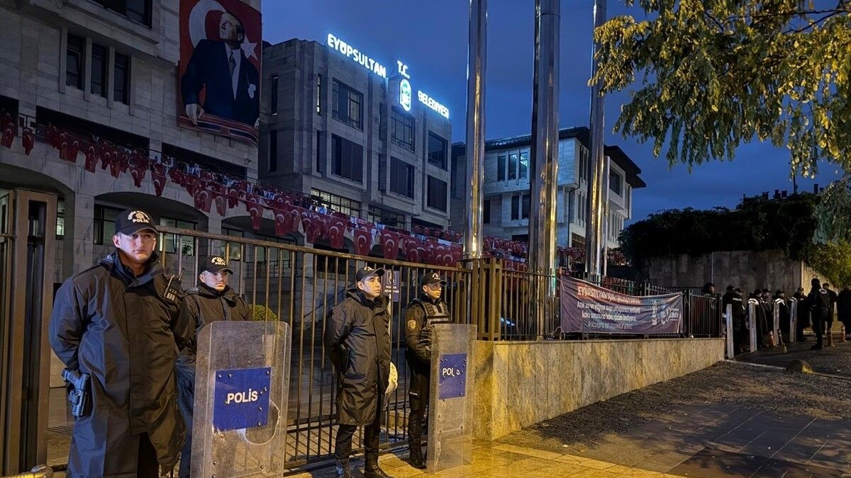 Eyüpsultan Belediye Başkanı Özmen'in de aralarında olduğu 28 şüpheli gözaltına alındı