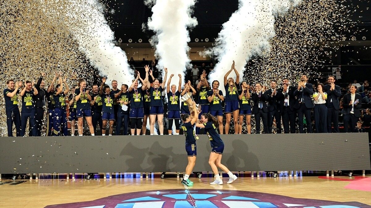 Fenerbahçe Tarfin FIBA Kadınlar Süper Kupa'nın sahibi oldu