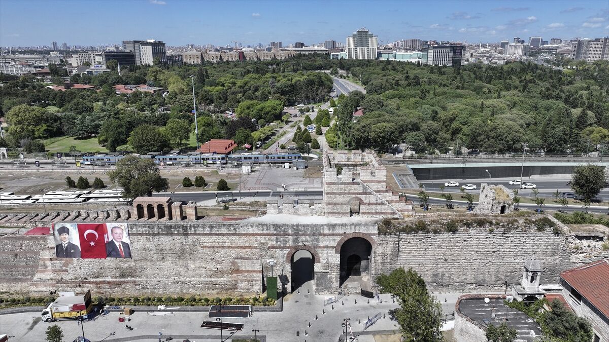 Fetihte topların hedefi olan Topkapı 1500 yıldır İstanbul'un tarihini taşıyor