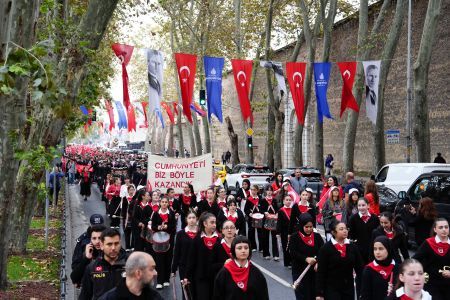 Beşiktaş, Cumhuriyet Bayramı’nı “Cumhuriyet” yürüyüşüyle kutladı