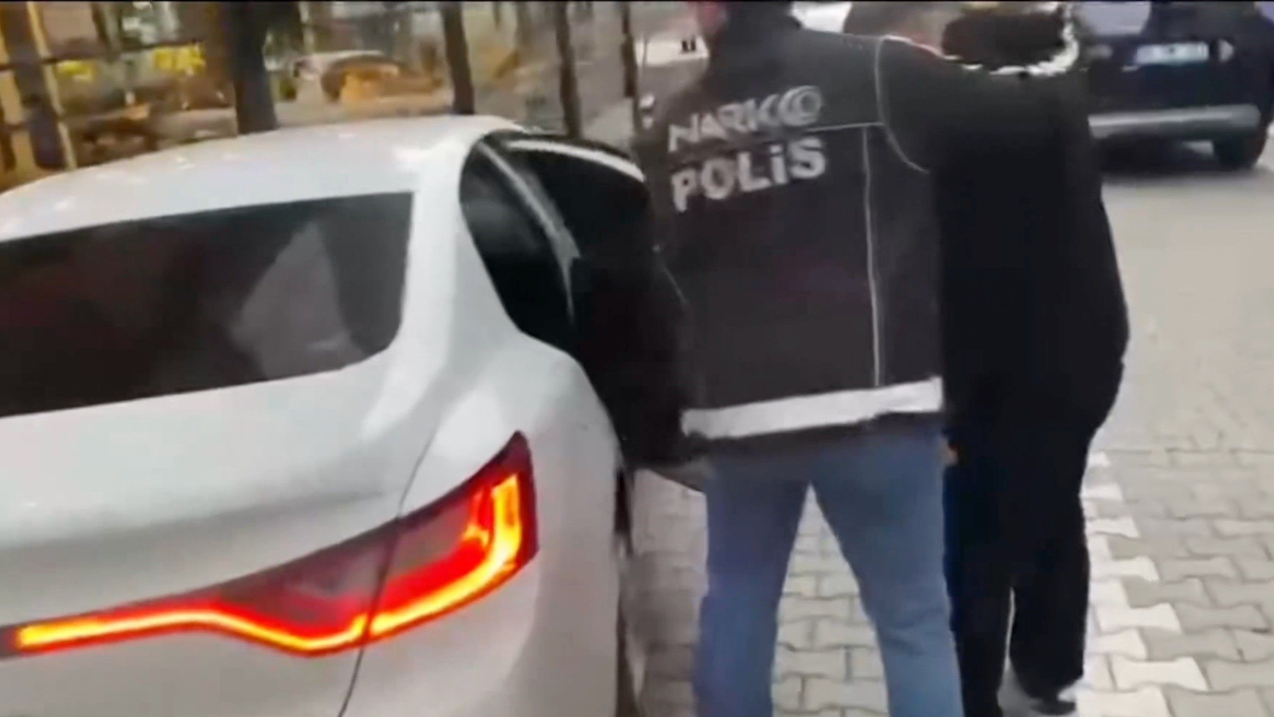 İstanbul merkezli uluslararası uyuşturucu suç örgütüne yönelik operasyonda 42 şüpheli yakalandı