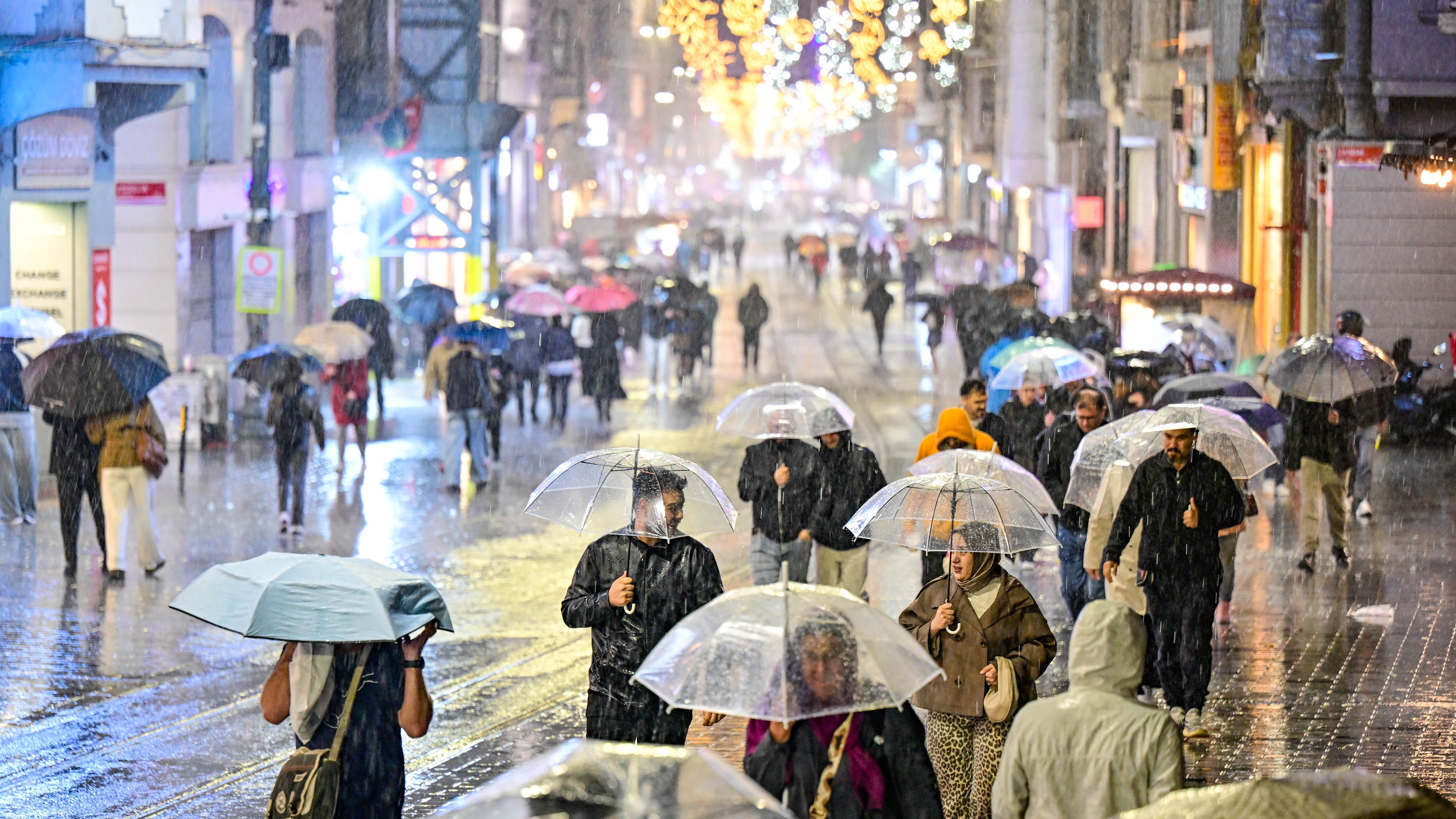 İstanbul'un da aralarında bulunduğu 5 ilde yarın için turuncu kodlu meteorolojik uyarı