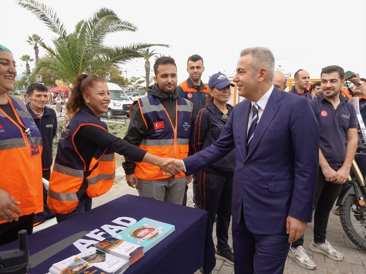 İzmir'de afetlere karşı farkındalık etkinliği düzenlendi
